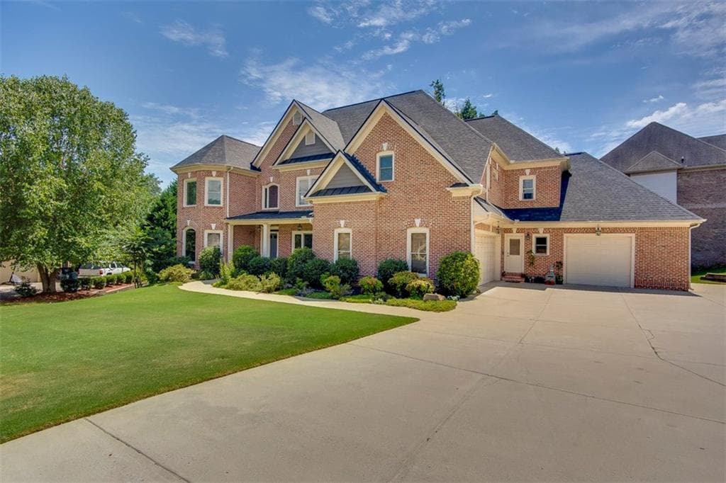 6 bedroom, 7,046 sq ft single family residence sold at 3323 Heathchase Lane, Suwanee, GA 30024