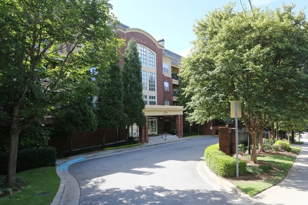 2 bedroom, 1,105 sq ft condominium sold at 3275 Lenox Road 210, Atlanta, GA 30324