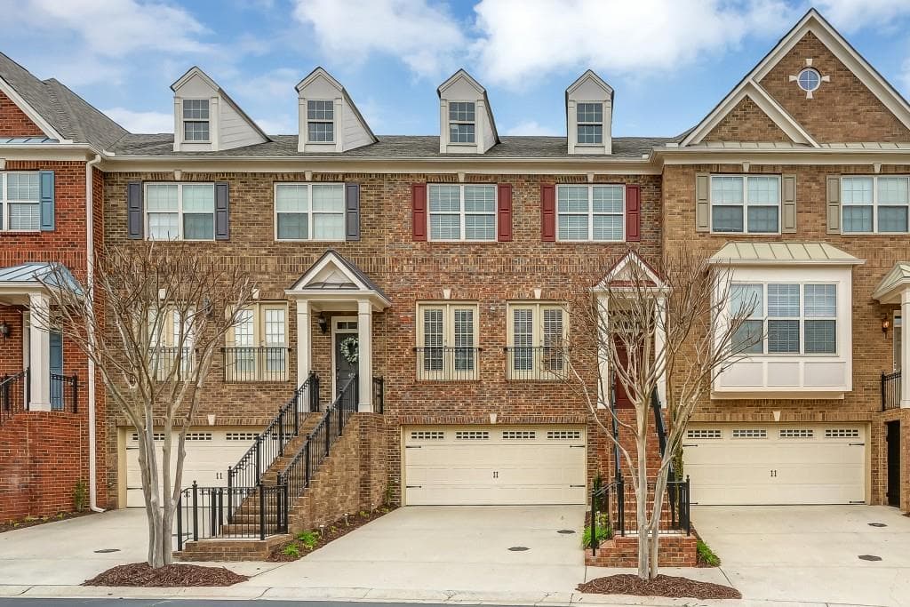 3 bedroom, 2,269 sq ft condominium sold at 4008 Manchester Circle, Roswell, GA 30075