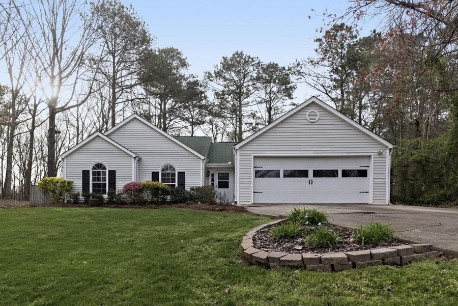 3 bedroom, 1,750 sq ft single family residence sold at 1212 Harbor Cove, Woodstock, GA 30189
