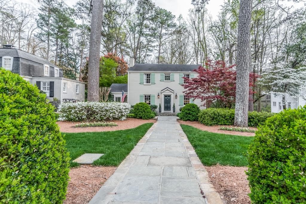 3 bedroom, 2,184 sq ft single family residence sold at 257 Alberta Drive, Atlanta, GA 30305