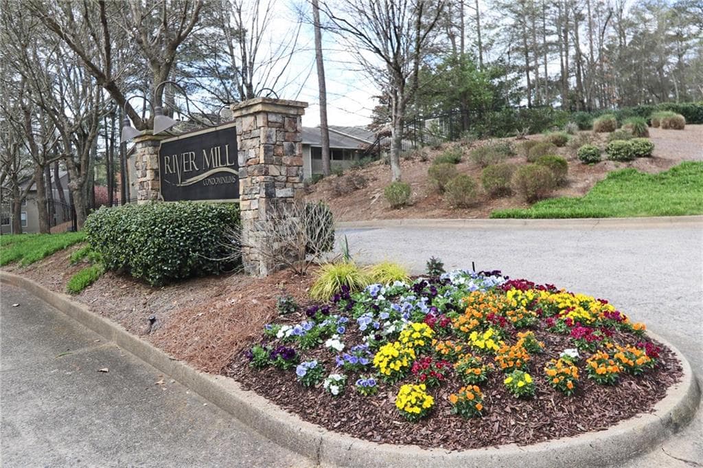 2 bedroom, 1,158 sq ft condominium sold at 211 River Mill Circle, Roswell, GA 30075