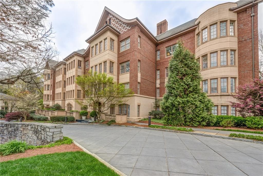 1 bedroom, 944 sq ft condominium sold at 1717 N Decatur Road 110, Atlanta, GA 30307