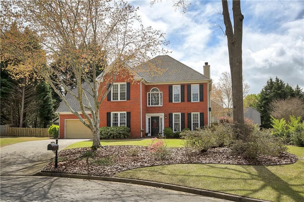 4 bedroom, 2,816 sq ft single family residence sold at 315 Creekside Drive, Alpharetta, GA 30022