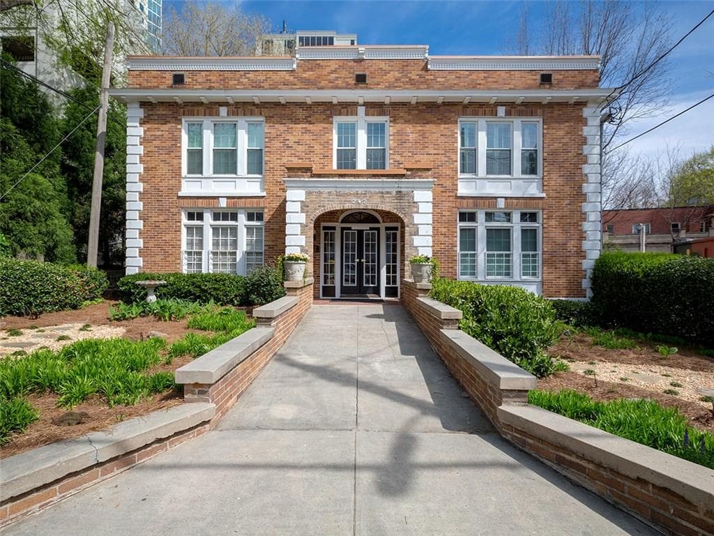1 bedroom, 623 sq ft condominium sold at 242 12th Street 9, Atlanta, GA 30309