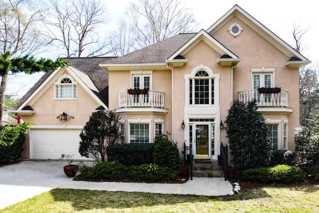 5 bedroom, 3,826 sq ft single family residence sold at 4670 Derby Lane, Smyrna, GA 30082