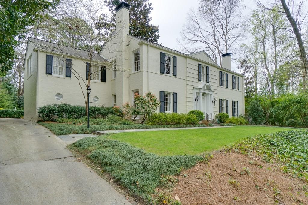4 bedroom single family residence sold at 3061 W Pine Valley Road, Atlanta, GA 30305