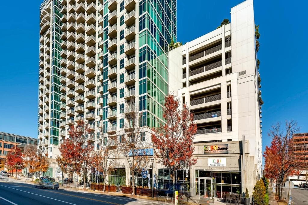 1 bedroom, 790 sq ft condominium sold at 250 Pharr Road 804, Atlanta, GA 30305