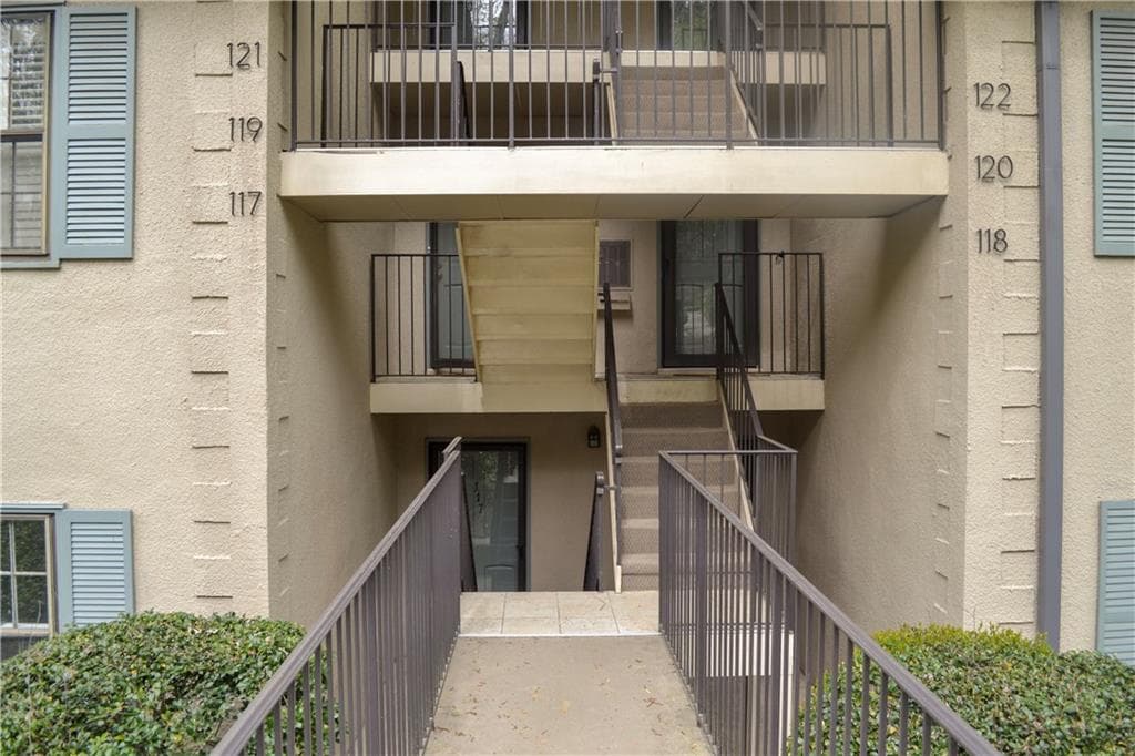 2 bedroom, 1,163 sq ft condominium sold at 117 Rosaire Place, Atlanta, GA 30327