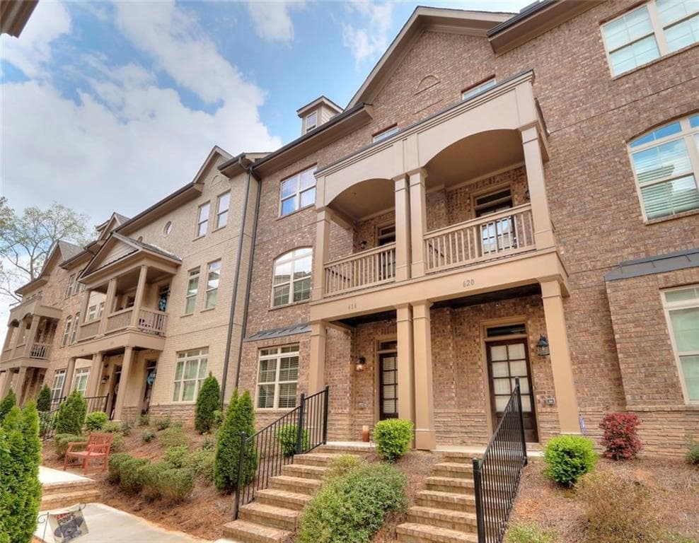 4 bedroom, 2,385 sq ft townhouse sold at 616 Luckett Court, Smyrna, GA 30080