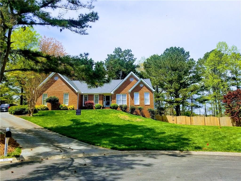 4 bedroom, 4,102 sq ft single family residence sold at 1121 Jennings Drive, Woodstock, GA 30188