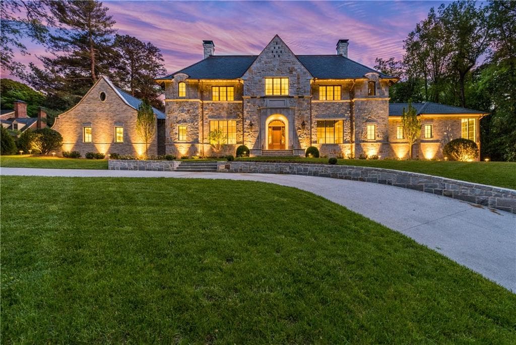 5 bedroom, 8,782 sq ft single family residence sold at 1800 Garraux Road, Atlanta, GA 30327