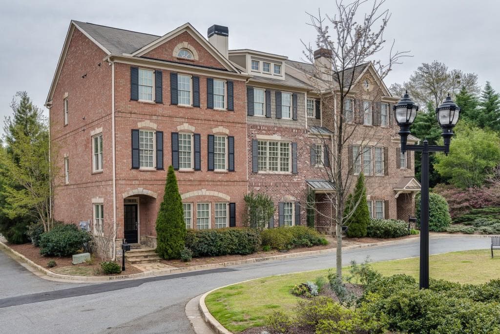 3 bedroom, 2,535 sq ft townhouse sold at 572 Parkside Village Way, Marietta, GA 30060