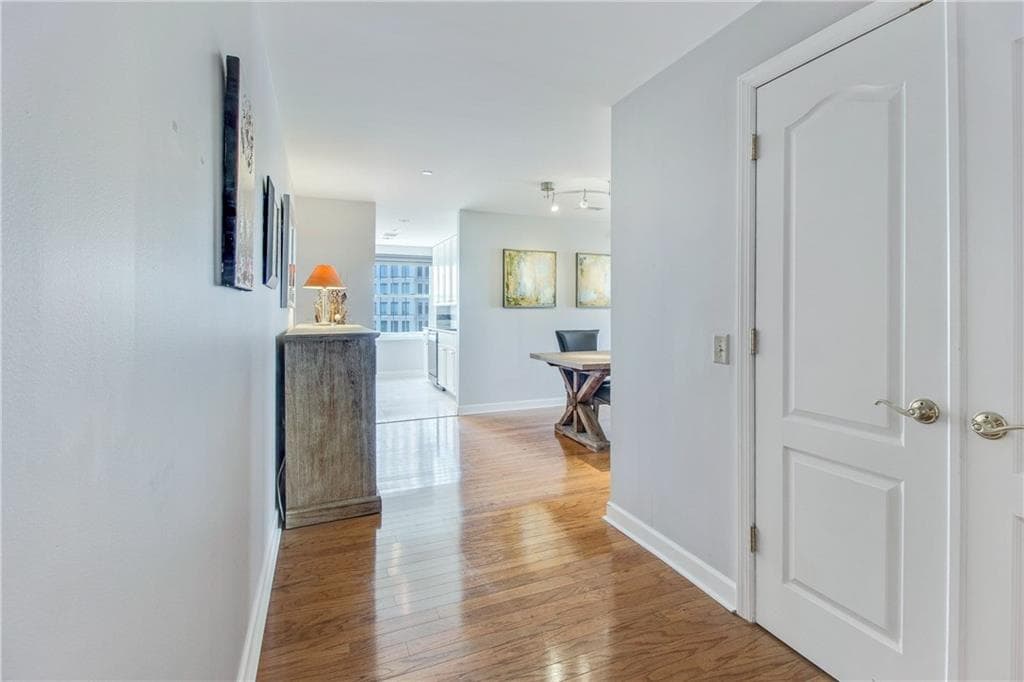2 bedroom, 1,122 sq ft condominium sold at 195 14th Street 1903, Atlanta, GA 30309