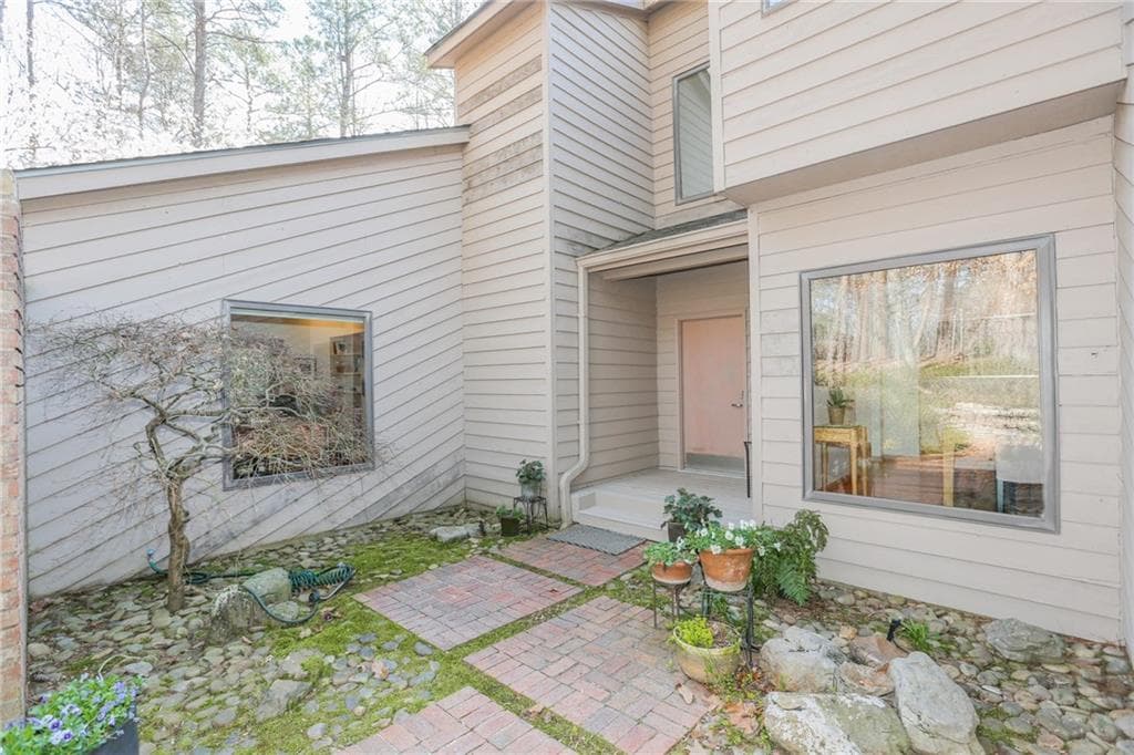 4 bedroom, 3,618 sq ft single family residence sold at 4 Misty Ridge Manor, Atlanta, GA 30327
