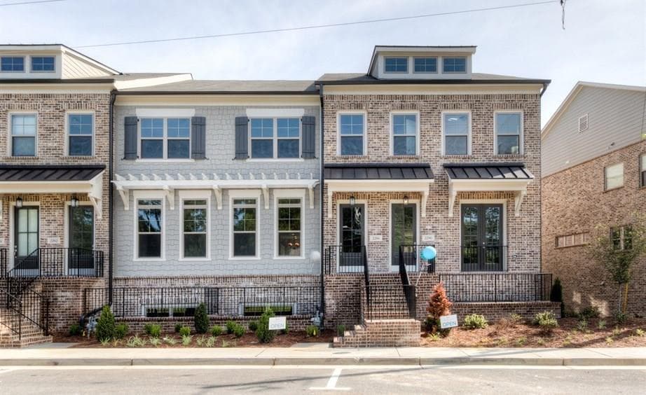 3 bedroom, 2,240 sq ft townhouse sold at 2286 Mclean Chase 9, Smyrna, GA 30080