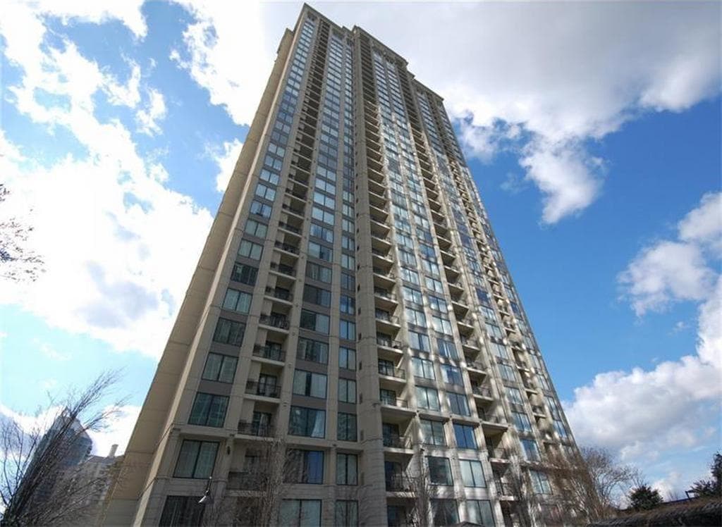 1 bedroom, 972 sq ft condominium sold at 3445 Stratford Road 1402, Atlanta, GA 30326