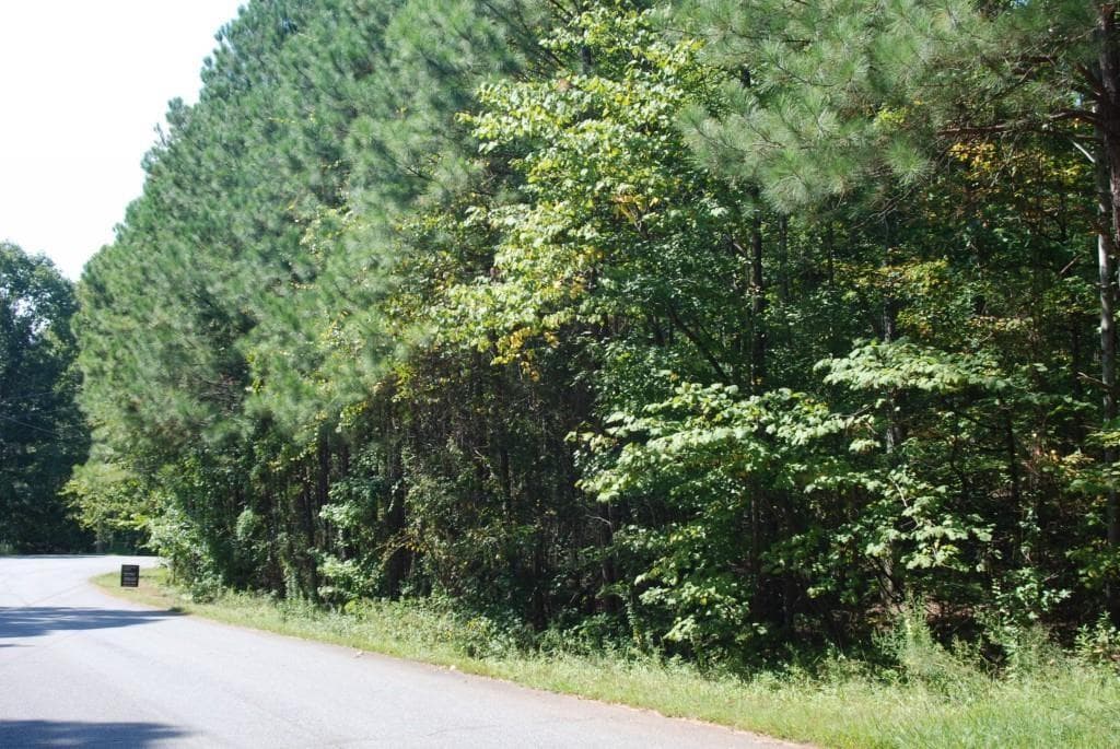 single family residence sold at 394 Oak Hills Drive, Dallas, GA 30132