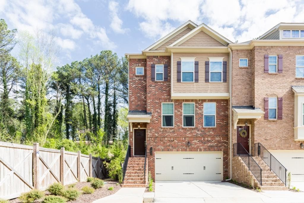 3 bedroom, 2,696 sq ft townhouse sold at 1630 Longmoor Lane, Smyrna, GA 30080