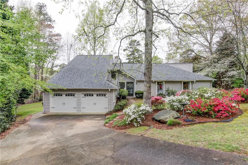 4 bedroom, 2,624 sq ft single family residence sold at 2100 Stone Hollow Court, Marietta, GA 30062