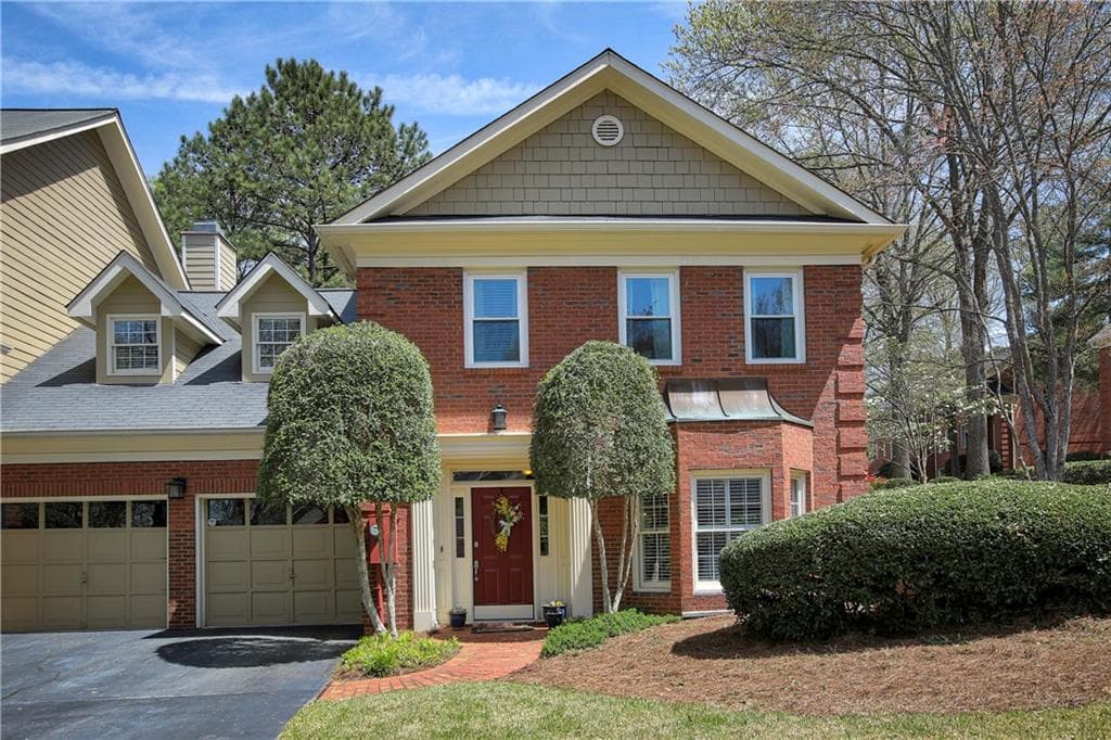 3 bedroom, 2,726 sq ft townhouse sold at 7155 Roswell Road 43, Sandy Springs, GA 30328