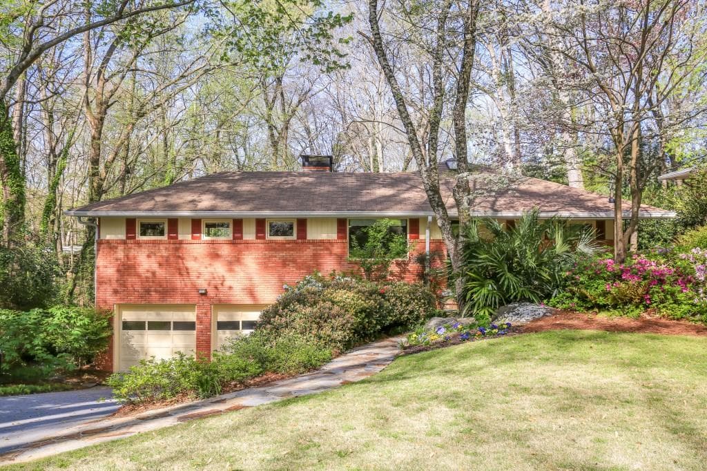 4 bedroom, 3,665 sq ft single family residence sold at 940 Vistavia Circle, Decatur, GA 30033