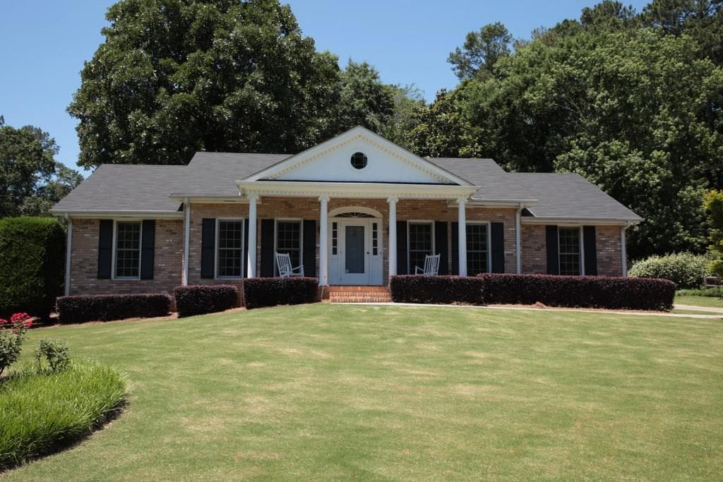 3 bedroom, 1,999 sq ft single family residence sold at 230 STONE MILL Trail, Atlanta, GA 30328