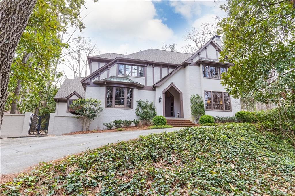 5 bedroom, 4,356 sq ft single family residence sold at 3315 Valley Road, Atlanta, GA 30305