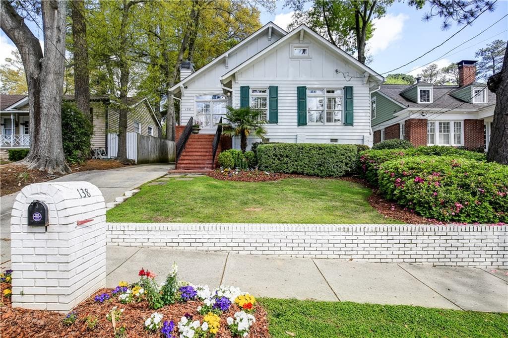 3 bedroom, 2,831 sq ft single family residence sold at 138 Peachtree Hills Avenue, Atlanta, GA 30305