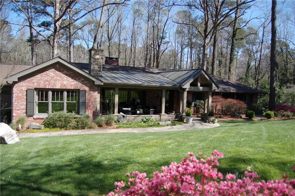 4 bedroom, 5,530 sq ft single family residence sold at 1051 Somerset Drive, Atlanta, GA 30327