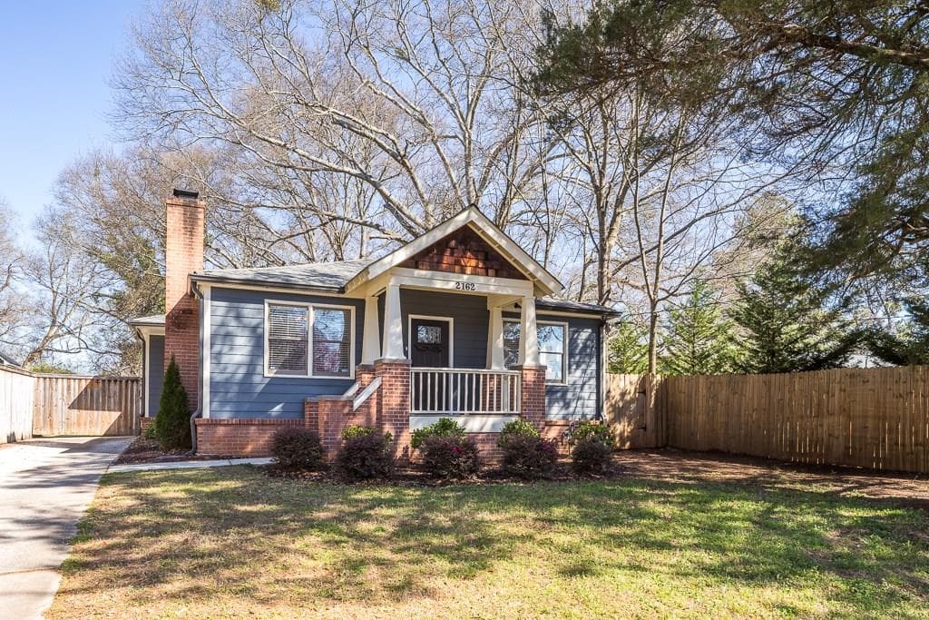 3 bedroom, 1,620 sq ft single family residence sold at 2162 Oakview Road, Atlanta, GA 30317