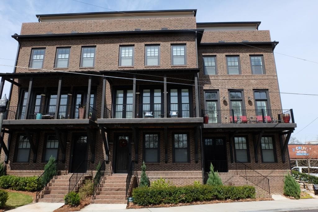 4 bedroom, 2,800 sq ft townhouse sold at 502 E Howard Avenue 502, Decatur, GA 30030