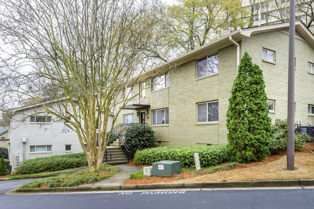 2 bedroom, 960 sq ft condominium sold at 449 Clairemont Avenue D2, Decatur, GA 30030