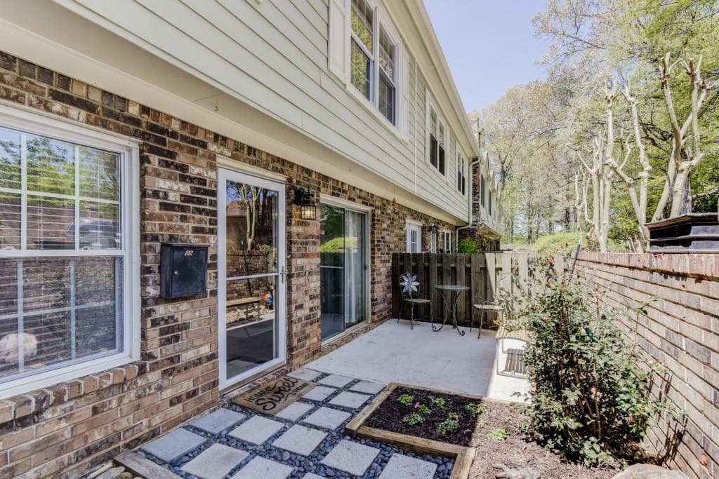 2 bedroom, 1,250 sq ft condominium sold at 307 Adair Street D6, Decatur, GA 30030