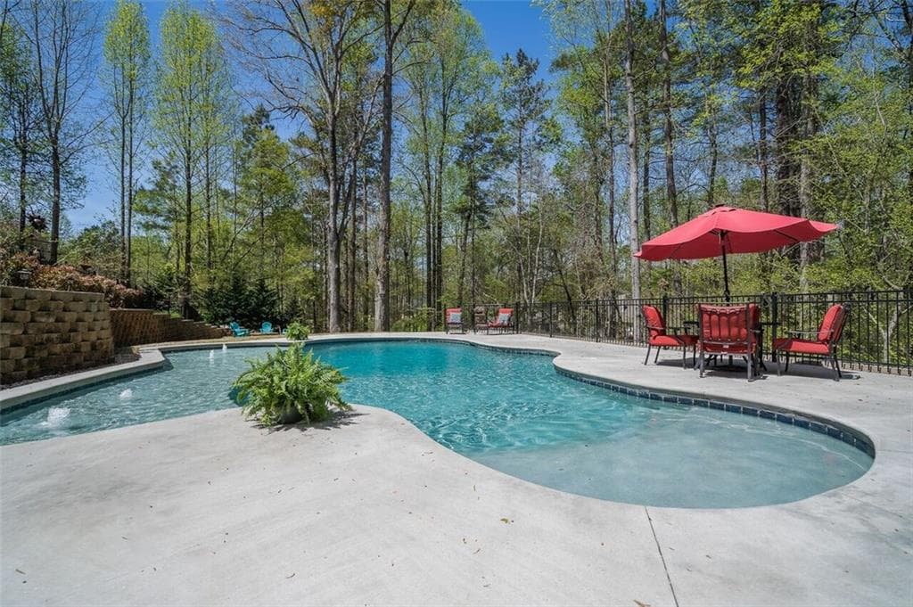 5 bedroom, 3,705 sq ft single family residence sold at 5055 Walnut Creek Trail, Alpharetta, GA 30005