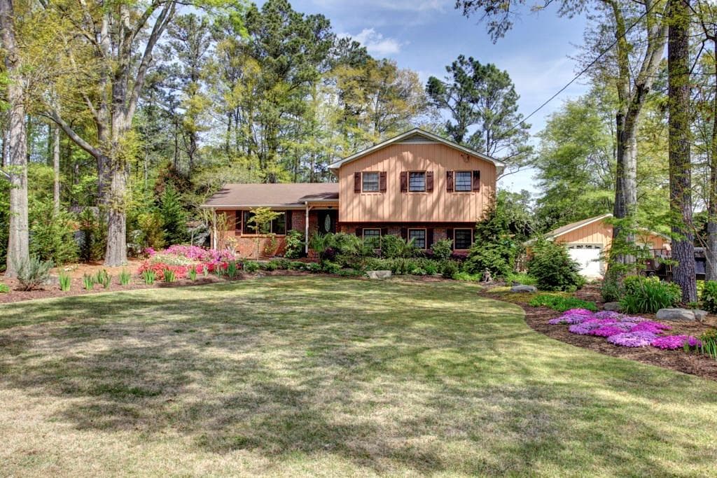 5 bedroom single family residence sold at 1995 Debra Lane, Marietta, GA 30066