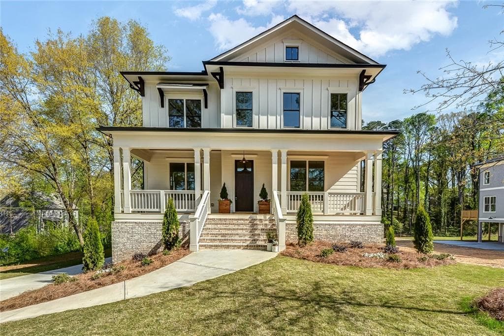 5 bedroom, 3,882 sq ft single family residence sold at 2025 Lee Road, Smyrna, GA 30080
