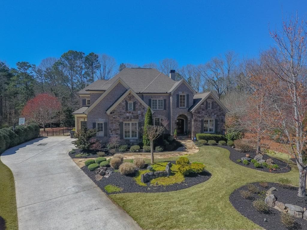 5 bedroom, 5,901 sq ft single family residence sold at 15862 Winterfield Way, Alpharetta, GA 30004