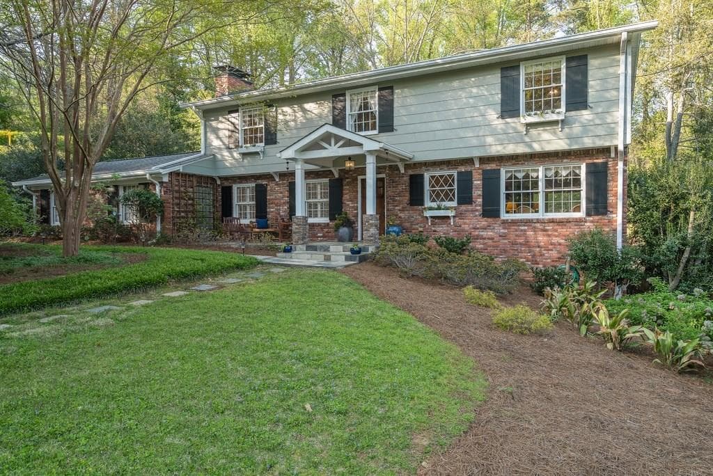 4 bedroom, 4,017 sq ft single family residence sold at 185 Forrest Lake Drive, Atlanta, GA 30327