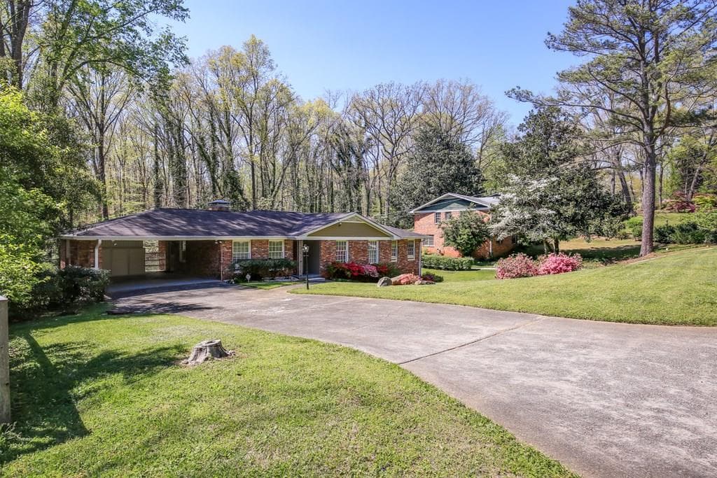 1066 Vistavia Circle, Decatur, GA 30033 — most recent listing photo