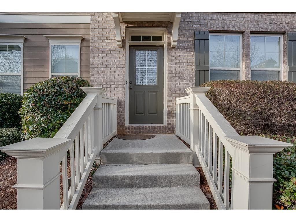 3 bedroom, 2,260 sq ft townhouse sold at 637 Grove Manor Park, Suwanee, GA 30024