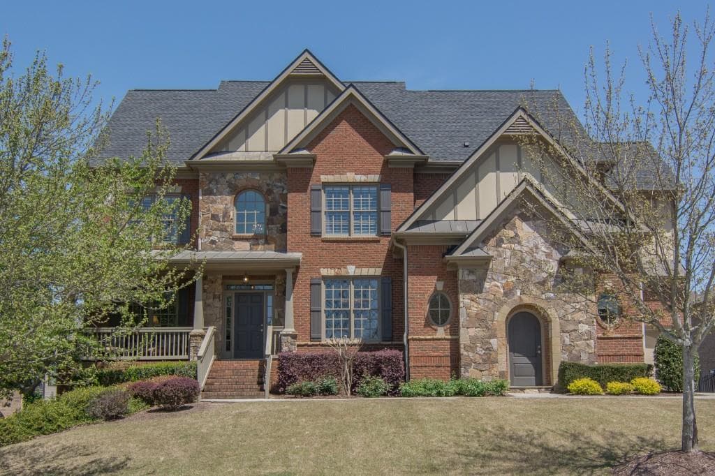 6 bedroom, 4,179 sq ft single family residence sold at 2352 Walkers Glen Lane, Buford, GA 30519