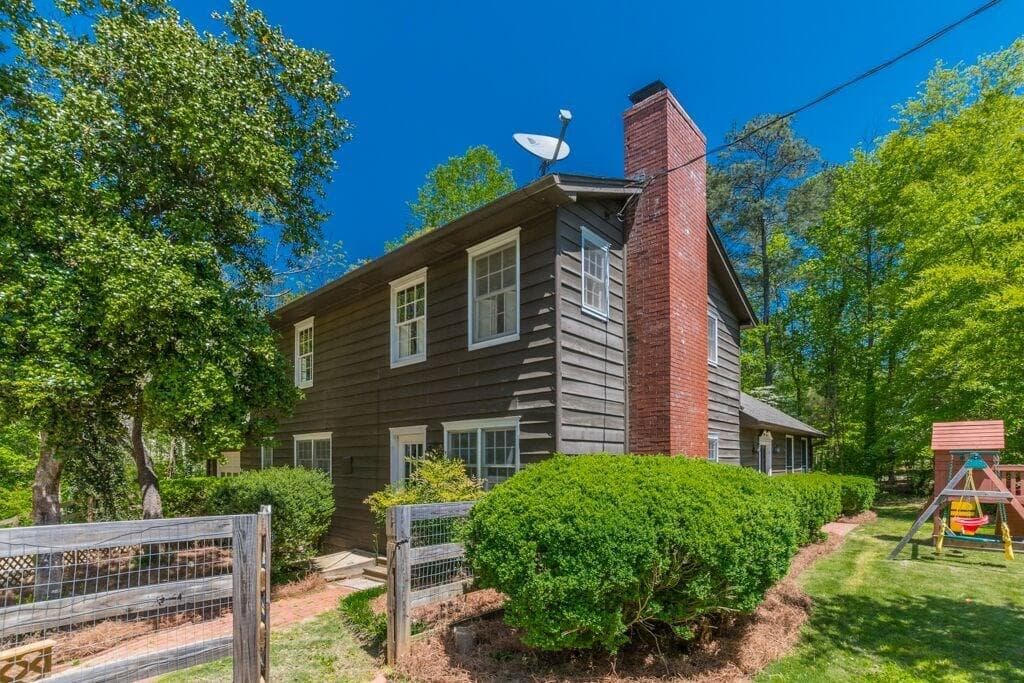 3 bedroom, 2,125 sq ft single family residence sold at 5129 FOURTH COLONY Drive, Gainesville, GA 30504