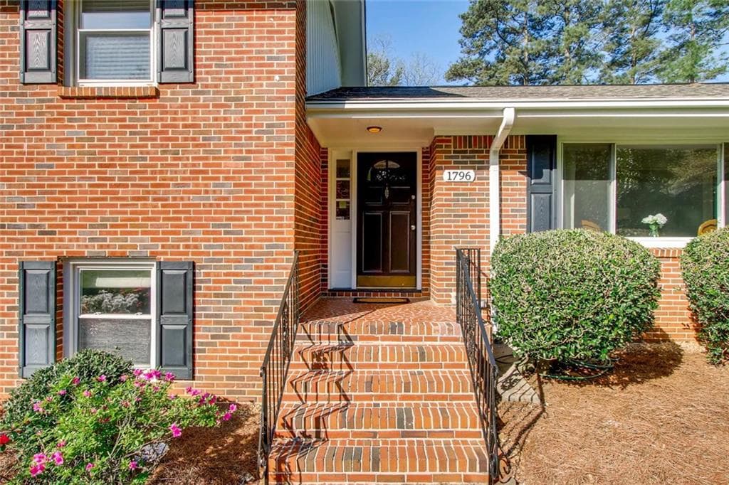 4 bedroom, 1,714 sq ft single family residence sold at 1796 Mount Royal Drive, Atlanta, GA 30329