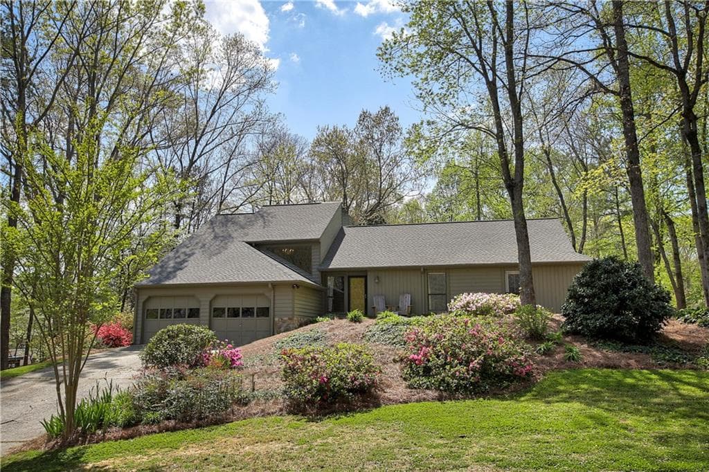 3 bedroom, 2,162 sq ft single family residence sold at 2249 Chimney Springs Drive, Marietta, GA 30062