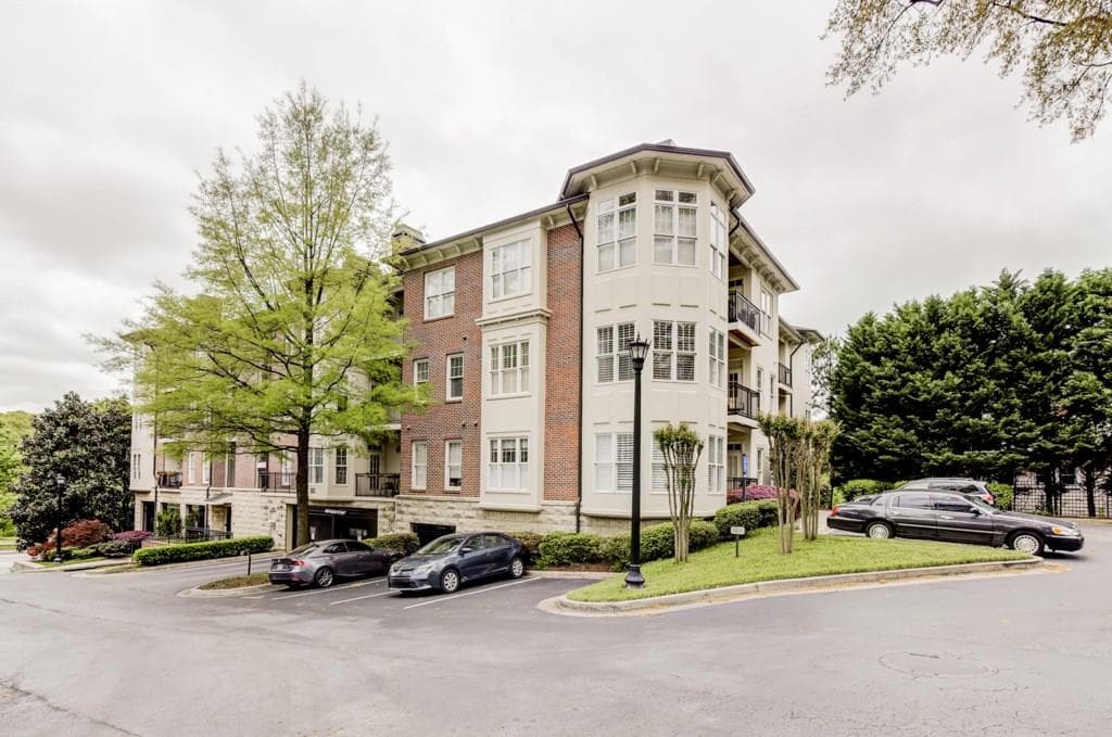 2 bedroom, 1,404 sq ft condominium sold at 828 Highland Lane 2104, Atlanta, GA 30306