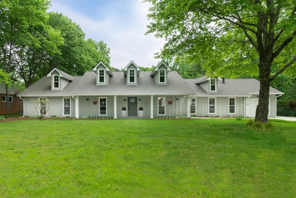 4 bedroom, 3,111 sq ft single family residence sold at 11820 Hardscrabble Trail, Roswell, GA 30075