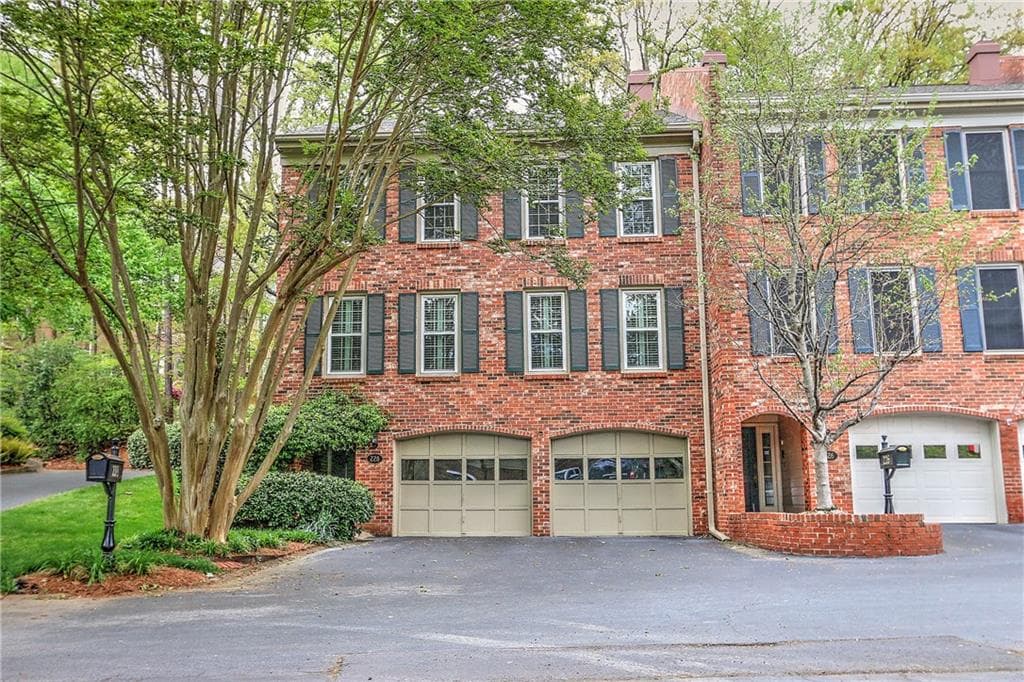3 bedroom, 2,416 sq ft townhouse sold at 228 The South Chace, Atlanta, GA 30328