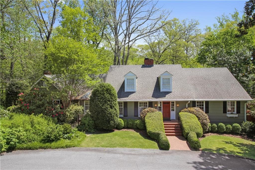 5 bedroom, 4,404 sq ft single family residence sold at 4073 Conway Valley Road, Atlanta, GA 30327