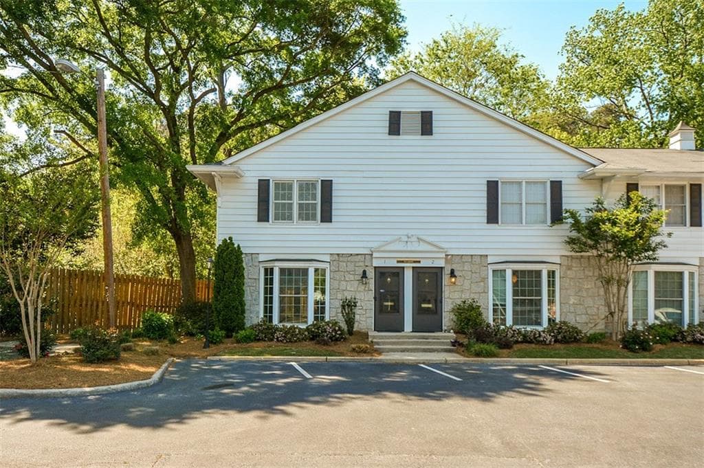 2 bedroom, 1,108 sq ft townhouse sold at 136 Peachtree Memorial Drive, Atlanta, GA 30309